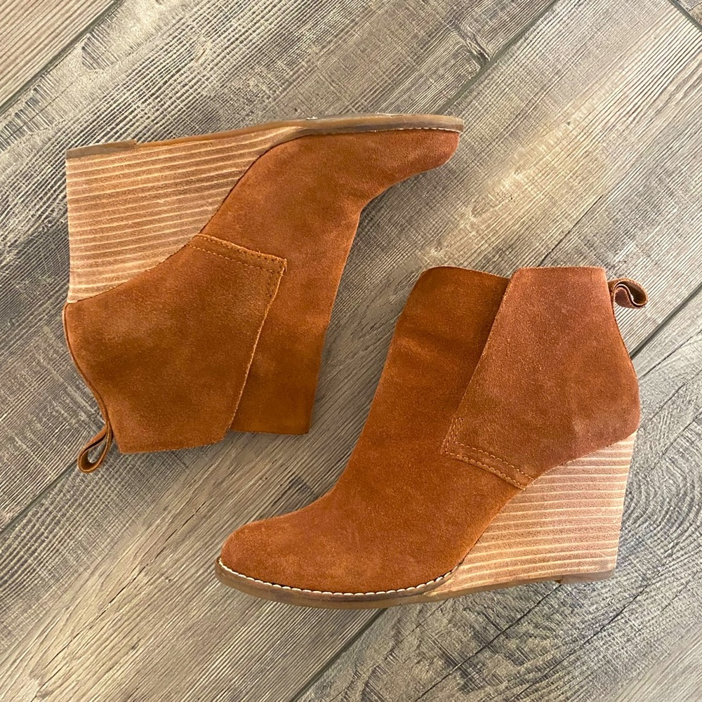 Lucky Brand Ankle Brown Suede wedge boots